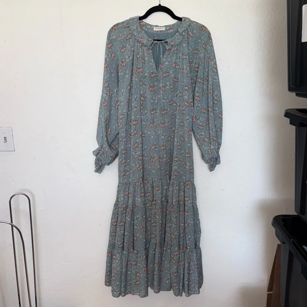 Storia Boutique Floral Drop Waist Tiered Long Sleeve Maxi Dress - Picture 3 of 8